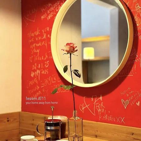 Heaven At 11, Your Deluxe With Personal Bathroom, Kitchenette & Terrace Couette-café